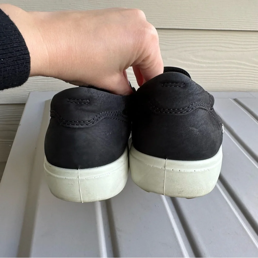 ECCO Soft 7 Leather Sneakers Slip On Style Size 8 Men’s Solid Black Casual